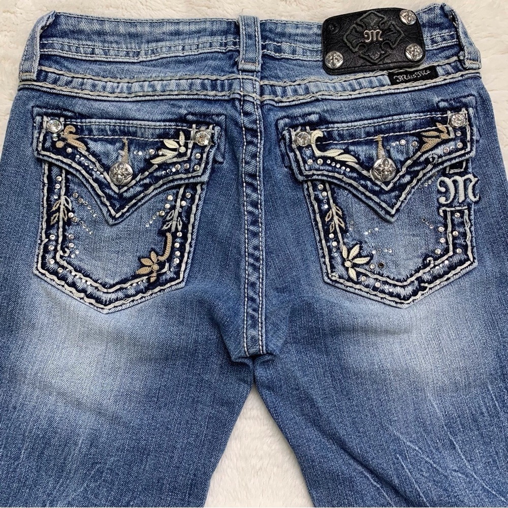 Miss Me Girl's Blue Floral Embroidered Capri Jeans Size 16 x 17” - Picture 4 of 7